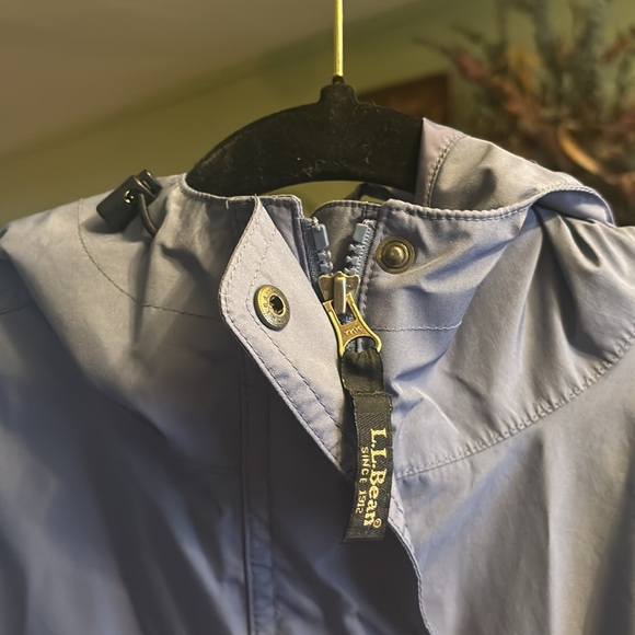 LL Bean Women’s size M rain slicker. - Picture 5 of 9